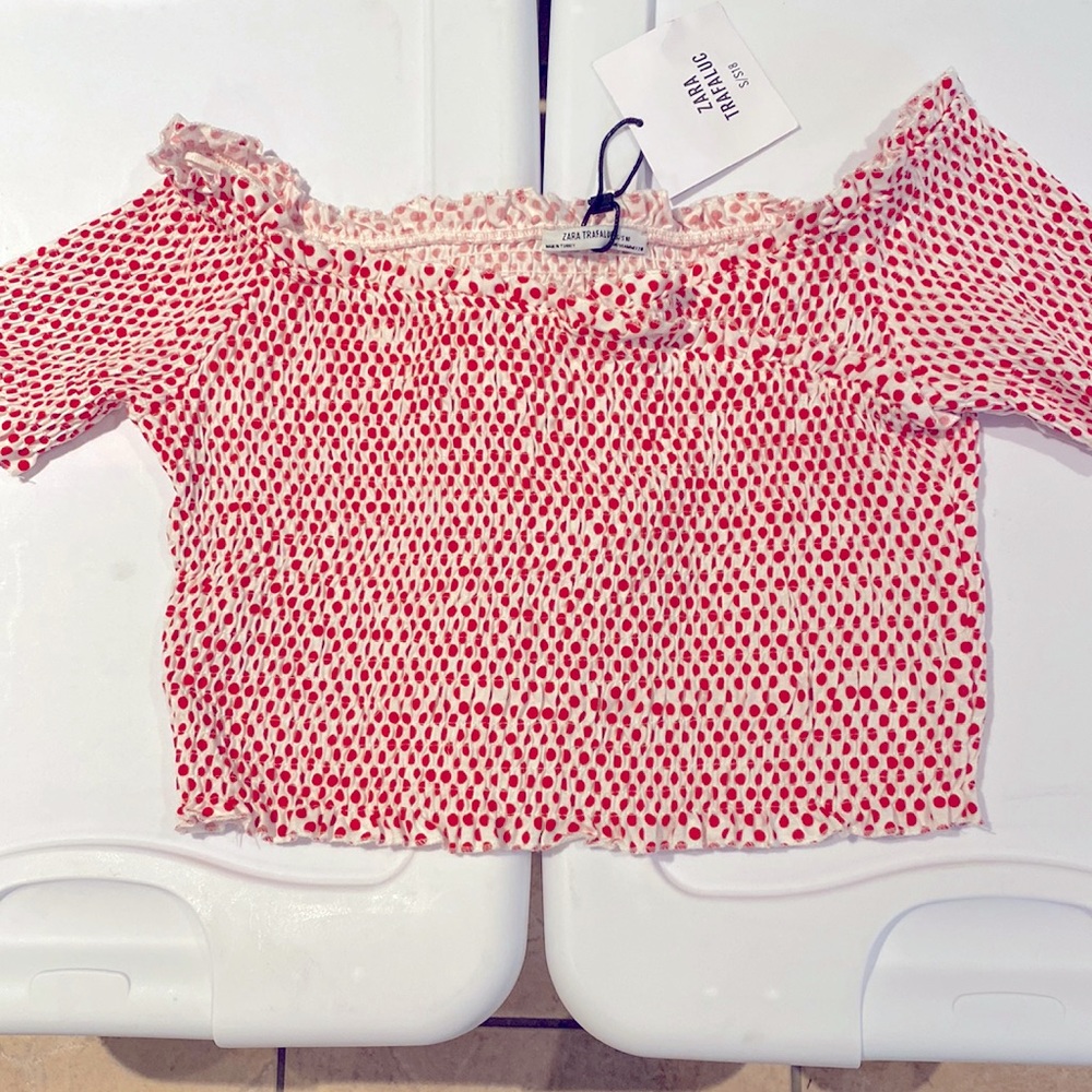 NWT ZARA Red & White polls fit off-shoulder crop top. Tailgate/football